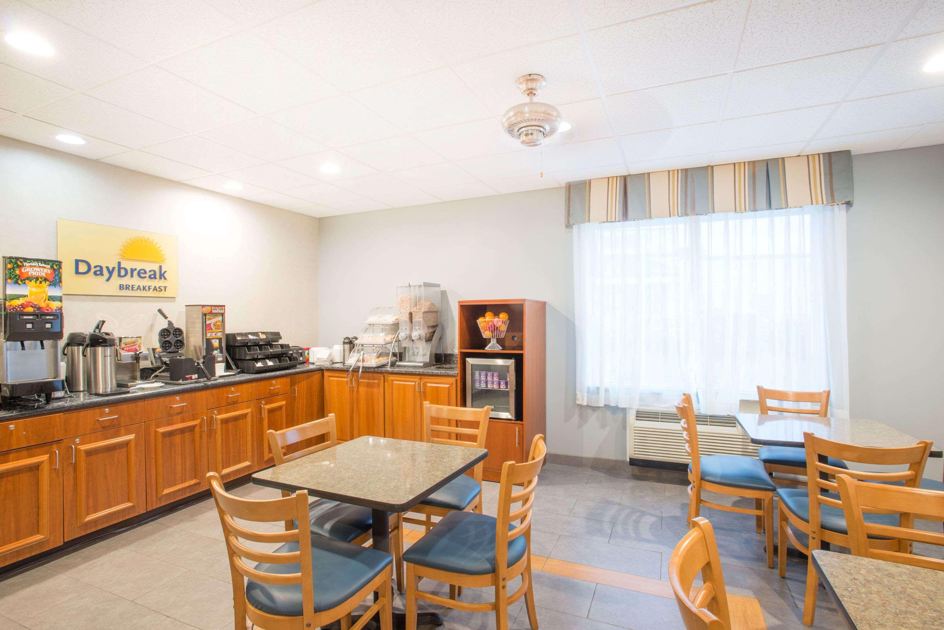 Days Inn By Wyndham Watertown Fort Drum Evans Mills Dış mekan fotoğraf
